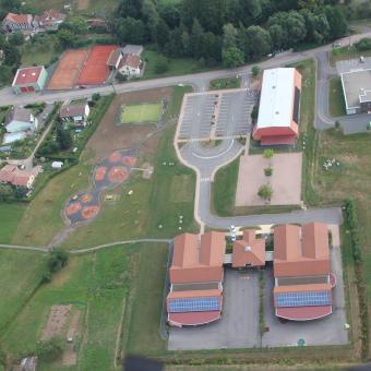 Ecole - Gymnase - Aire de jeux - Tennis - Maison de santé rurale